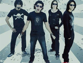 Rockstar Farhan rocks in 'Rock On'!