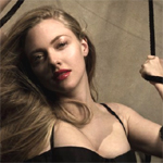 Video - Amanda Seyfried Concerned Over Photographers' Welfare