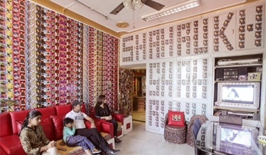 Fan converts home to SRK shrine!
