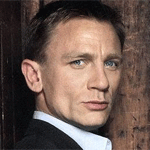 Daniel Craig takes driving lessons