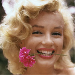 Marilyn Monroe`s face to front Chanel