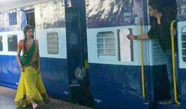 SRK re-enacts DDLJ train scene with Deepika Padukone for new movie