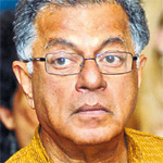Artists' group supports Karnad against Naipaul