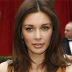 Lisa Ray to auction her wedding sari for charity