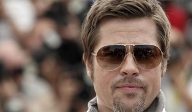 Brad Pitt splashes 75,000 pounds on Noddy car painting