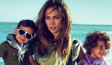 Jennifer Lopez`s twins make their stage debut in Puerto Rico