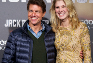 Tom Cruise helped Rosamund Pike for love scenes