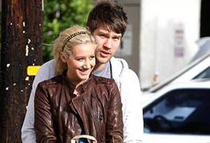 Ashley Tisdale steps out with new boyfriend