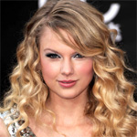 Swift donates books to Tennessee library