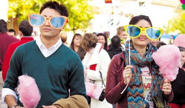Flash mob greets Imran at New York University