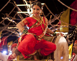 Dirty Vidya's lavani dance