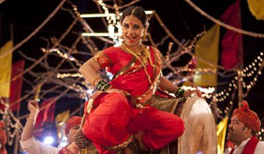 Vidya sizzles in her <i>lavani</i> dance act in ‘Mala Jau De’