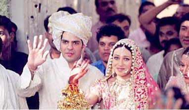Karisma Kapoor’s hubby not party to her birthday? 