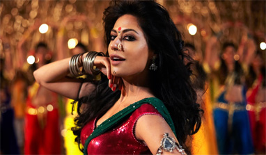 Chitrangda tries Madhuri`s `Sailaab` act