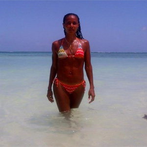 Jada Pinkett Smith shows she’s still hot at 40 with racy Twitter pic   	