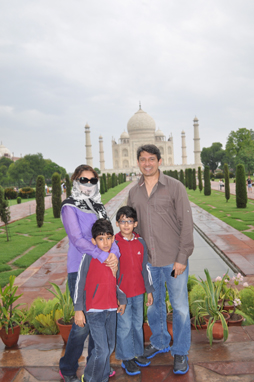 Madhuri Dixit in disguise at Taj
