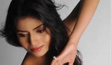 Model Gehna Vashisht poses nude for Mary Kom