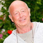 Tony Scott`s family denies reports he was suffering from brain cancer   	