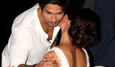 Are Bipasha Basu-Shahid Kapoor the latest item of Bollywood?
