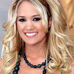 Carrie Underwood visits children`s hospital