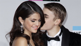 Selena Gomez seeks relationship advice in self-help book for married couples   	 