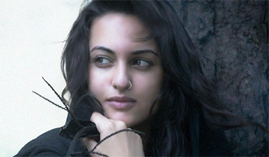 Why did Shatrughan Sinha stop wife Poonam from clapping at Sonakshi’s stage act?