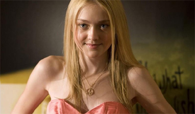 Dakota Fanning to play Errol Flynn`s lover in biopic