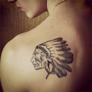 Singing sensation Justin Bieber gets tattooed for grandpa
