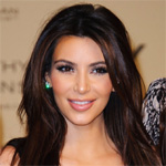 Pregnant Kim fights stretch marks