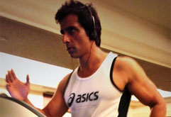 Sonu Sood keeps 'Happy New Year' team fit