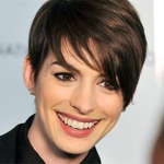 Anne Hathaway apologises to Valentino