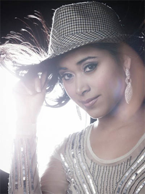 Internet a boon for independent musicians: Indo-Canadian singer