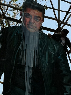 `Vishwaroopam` fever catches on, fans celebrate release