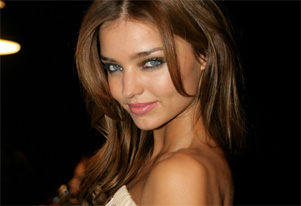 Miranda Kerr injured in car accident