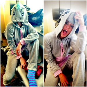 Miley Cyrus shows off engagement ring in new Twitter pic