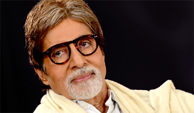 Amitabh Bachchan shows `The Great Gatsby` trailer to Kareena Kapoor