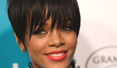 Rihanna wants to make out with Miley Cyrus