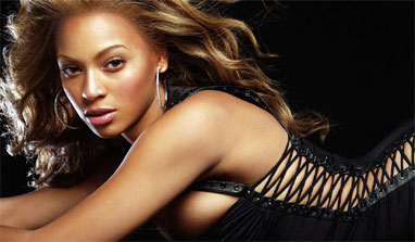 Beyonce spanked by fan during gig