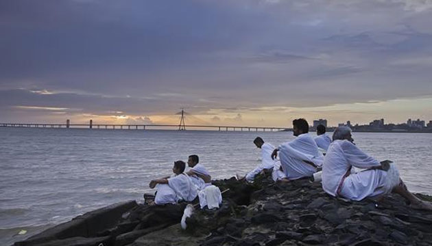 `Ship of Theseus` makes you feel inferior as filmmaker: Karan Johar