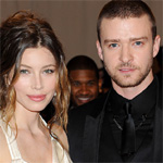 Jessica Biel cheers Justin Timberlake on at concert