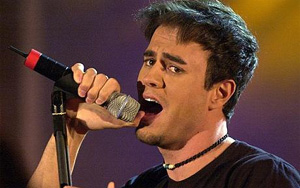 Enrique Iglesias releases first single from new album