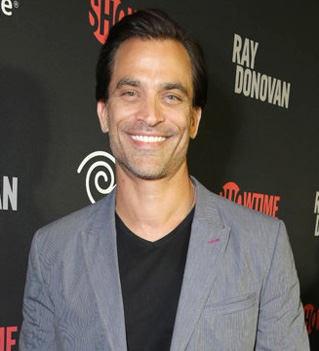 Johnathon Schaech ties the knot with his fiancee