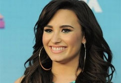 One can look attractive if one is confident: Demi Lovato