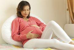 Ladies! Postpone motherhood to live long!