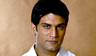 https://zns.india.com/upload/2012/3/7/sharad-kelkar-lead.jpg
