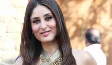 Kareena Kapoor treats her long waiting fans to a hearty meal