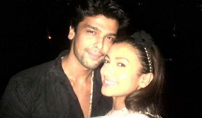 Gauahar Khan, Kushal Tandon aka Gaushal' send love to fans